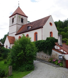Aufgang zur Kirche und zum Friedhof Aufgang zur Kirche und zum Friedhof